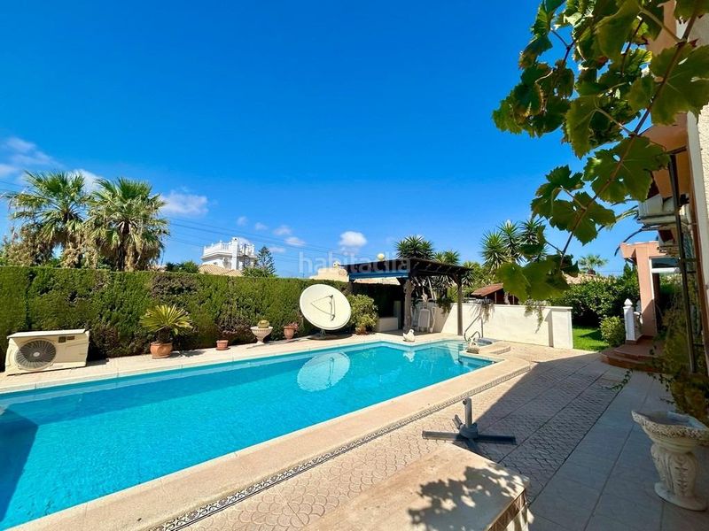 Foto 53ac01de-cde9-4a4f-b9e5-3462619005d4. Casa amb piscina a Cabo Roig Orihuela