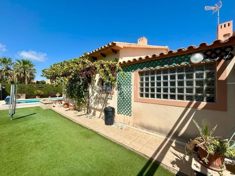 Foto da9f5508-0996-487a-b268-734678f93940. Casa amb piscina a Cabo Roig Orihuela
