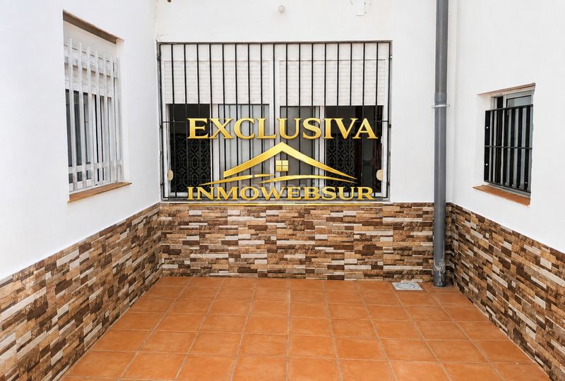 Foto aea1ff64-4eff-4593-b43d-759bfa715326. Casa a Lepe