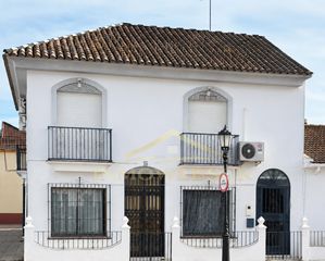 House  Avenida de las flores. Gran casa adosada en urb. virgen bella