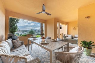 Miete Appartement in Nueva Atalaya. Disponible para alquiler de septiembre a junio  2400 mes  gastos