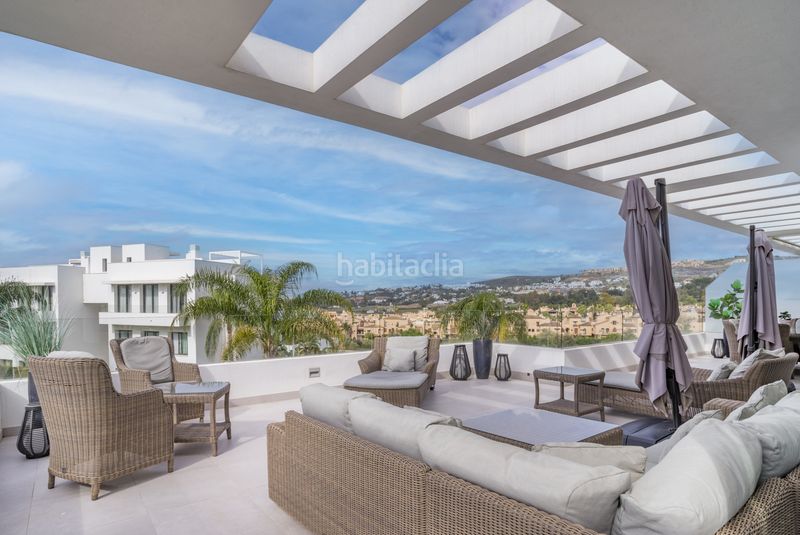 Foto c450c6fb-fdee-4d0a-ba39-5fd357db30db. Àtic amb aparcament piscina a Nueva Atalaya Estepona