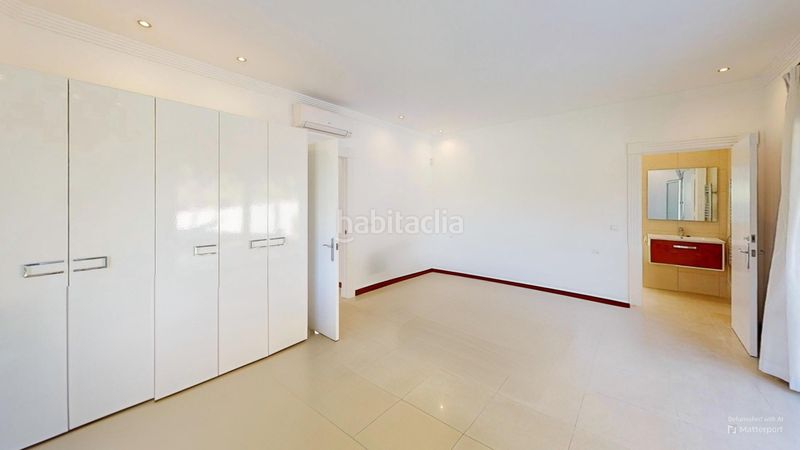Foto 1522d3cd-025e-47b5-ad02-f351e5f00da0. Casa amb aparcament piscina a Sotogrande costa Sotogrande
