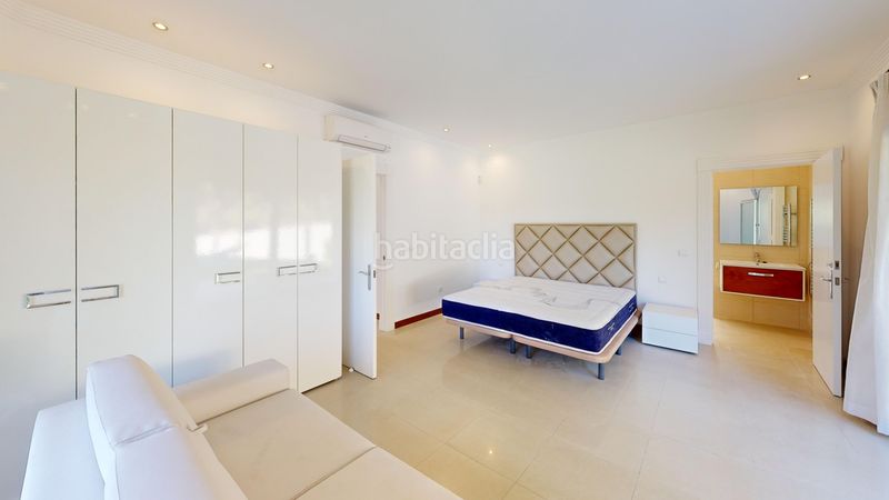 Foto 2b206343-f443-483c-acc5-8bbff9a3b3d1. Casa amb aparcament piscina a Sotogrande costa Sotogrande