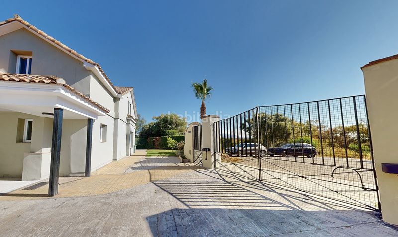 Foto 66d0bf45-fe0f-47e0-8cf9-8a83460a0909. Casa amb aparcament piscina a Sotogrande costa Sotogrande