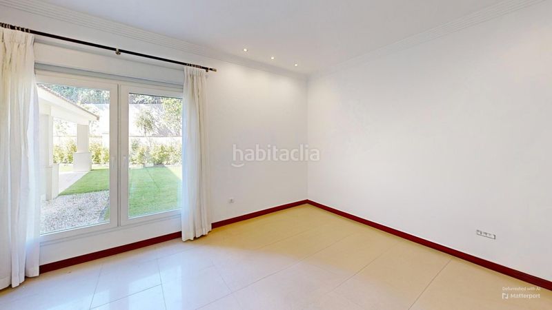 Foto 715f39ac-c045-462e-b47f-bfaa0a540fa9. Casa amb aparcament piscina a Sotogrande costa Sotogrande