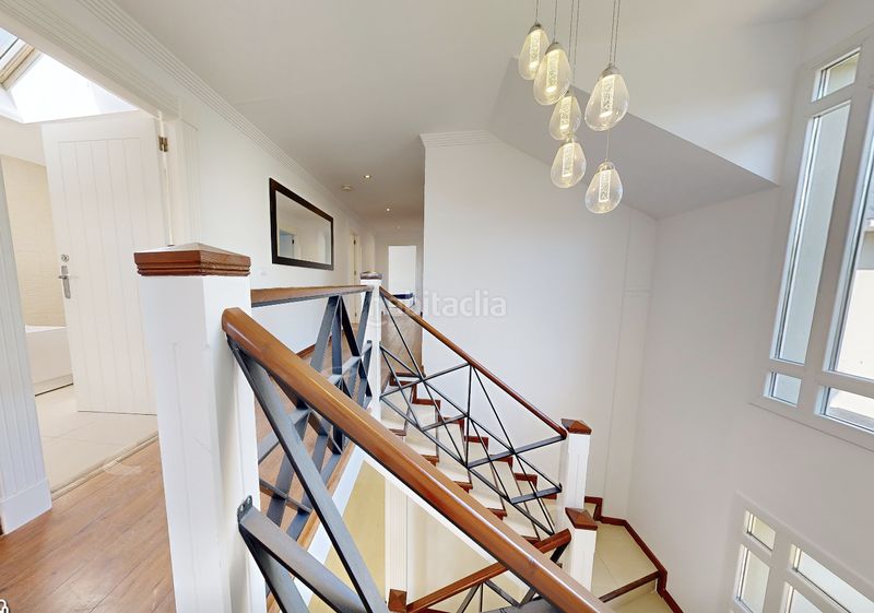 Foto bc8e0198-ba6b-40a7-9c6b-5bd2bca9e9d7. Casa amb aparcament piscina a Sotogrande costa Sotogrande