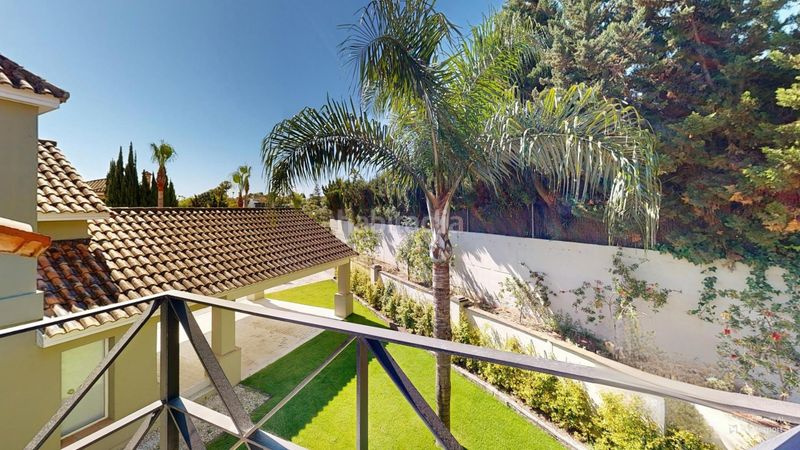 Foto f9a93803-fc6e-46b9-b6be-898fc527fed9. Casa amb aparcament piscina a Sotogrande costa Sotogrande