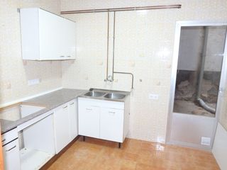 Appartement à Consuegra. Piso en planta baja con garaje en consuegra (toledo) para reform