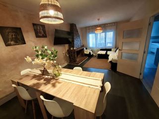 Chalet en Cedillo del Condado. Chalet independiente con piscina, 5 dormitorios, vestidor y plac