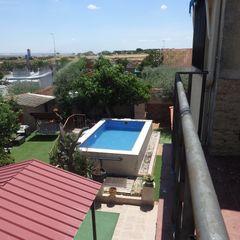 Chalet in Cedillo del Condado. Chalet independiente con piscina, 5 dormitorios, vestidor y plac