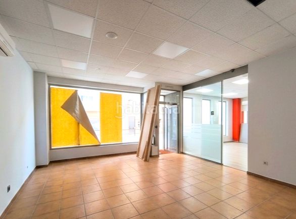 Foto c1a5d2cb-2cda-44c5-bfb9-cf875e43be7f. Local comercial a praza casares quiroga 7 a Cambre