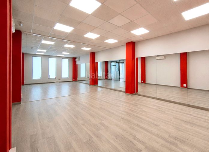 Foto c8349ef9-9ed7-4f20-a9a6-6ada4b9c4e22. Local comercial a praza casares quiroga 7 a Cambre