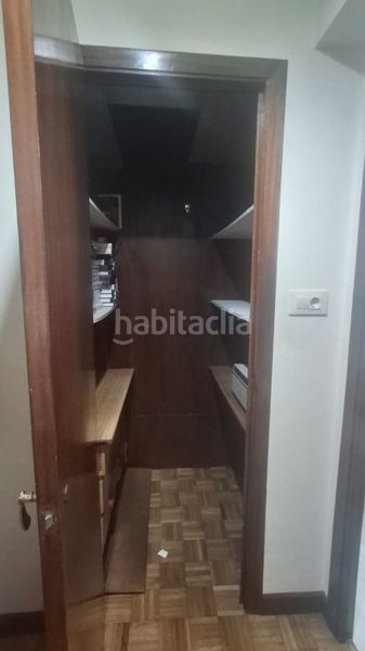 Foto de973402-19c4-4425-b9a4-b3396f3731f3. Pis amb calefacció aparcament a Ensanche Coruña (A)