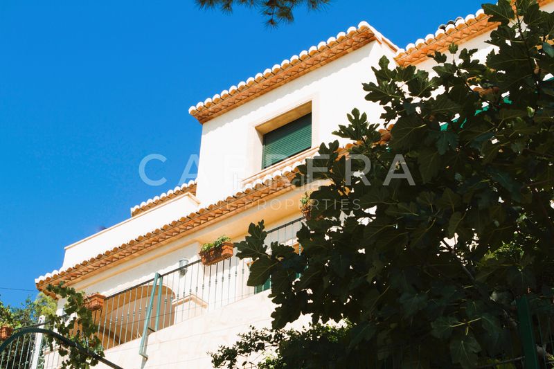Foto 6d81733c-0860-49c5-a6aa-fde295de6e24. Casa amb xemeneia calefacció aparcament piscina a Benissa