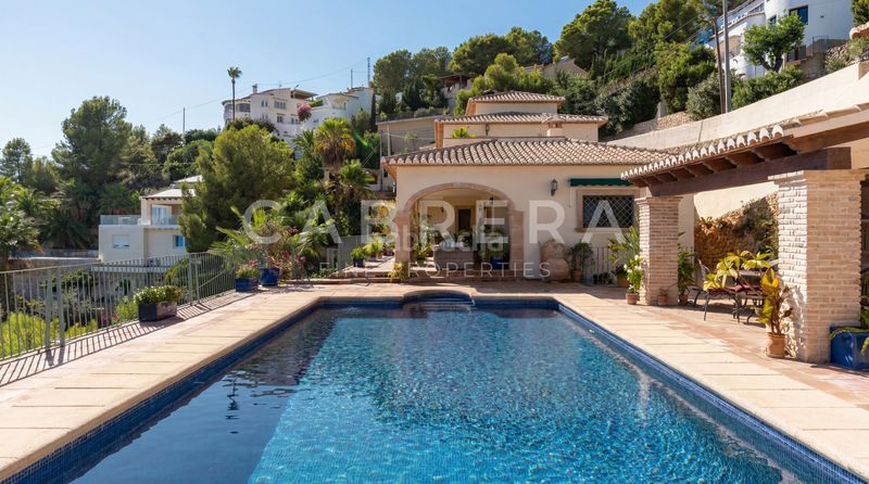 Foto be3c541a-f0f3-425b-a015-effe5bf183a5. Casa amb xemeneia calefacció aparcament piscina a Benissa