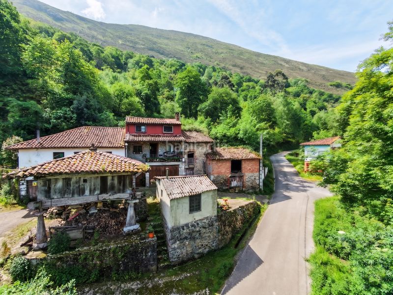Foto 70d69389-2d0d-46d5-ae58-1c947b47c13e. Casa amb calefacció aparcament a Vibaña-Ardisana-Caldueño Llanes