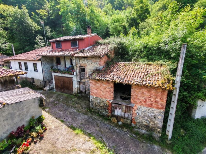 Foto ab6c69f4-e044-476e-a79a-c0adef913819. Casa amb calefacció aparcament a Vibaña-Ardisana-Caldueño Llanes