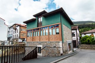 House  Salas - cl veiga del rey 14. Casa en venta en el centro de salas