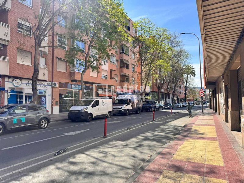 Foto f6ba47f0-ff71-4ceb-8278-d9e55585fcb3. Aparcament cotxe a El Carmen Murcia