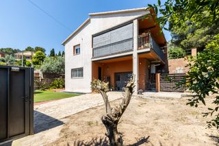Casa a Viladecavalls. Magnífica casa a 4 vientos con jardín