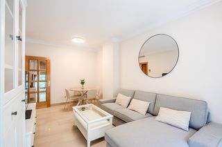 Location Appartement  Calle de bolívar. Piso exterior de lujo, en urbanización cerrada con seguridad 24