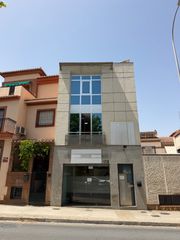 Casa a Camino bajo de huétor 136. Casa de tres plantas en venta junto a serrallo plaza