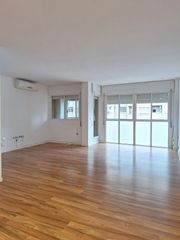 Alquiler Piso en Santa Maria de Gracia. Se alquila vivienda sin muebles en avd de los pinos junto edific