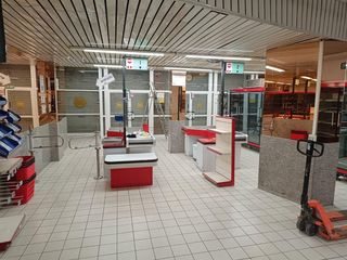 Local Comercial en San Andrés-San Antolín. Se vende local enorme al lado de la estación de autobuses