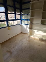 Rent Flat in San Andrés-San Antolín. Se alquila amplio piso sin muebles en san antolin