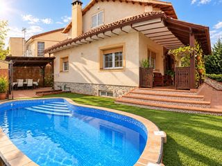 Chalet in Santomera. Se vende chalet en zona privilegiada