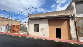 Terreny residencial a San José de la Vega. Conjunto de nave industrial y solar urbano en venta en san josé,