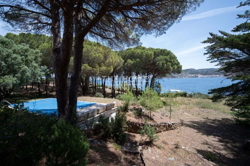 Foto 36a9eea9-fe9f-4446-a592-cd86ff6a5a77. Casa  de lujo de 490 m2 con piscina y vistas en venta en port de la selva el en Port de la Selva (El)