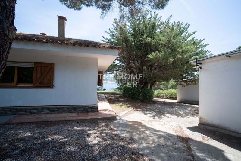 Foto 3fe93e72-3f07-4df3-b446-e71832870467. Casa  de lujo de 490 m2 con piscina y vistas en venta en port de la selva el en Port de la Selva (El)