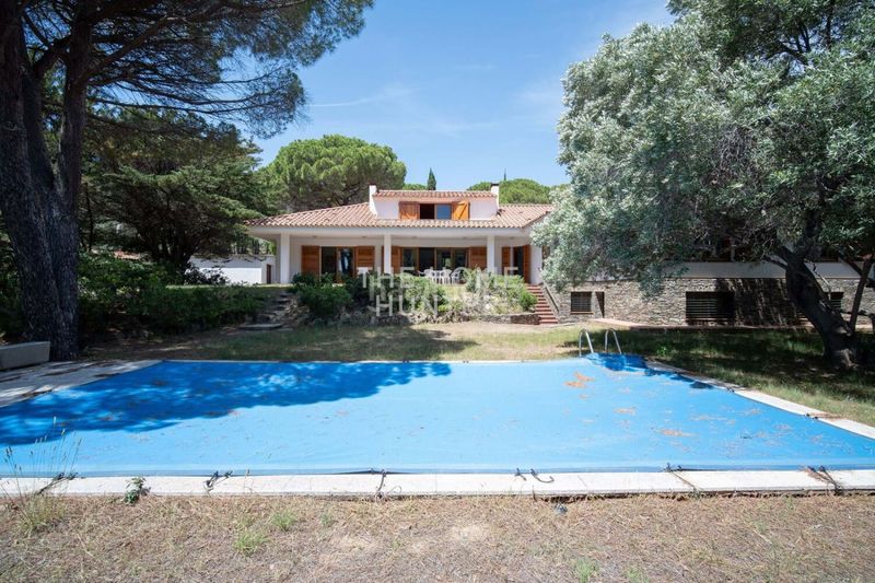 Foto 54e1c9d4-43f4-4046-b234-abaa78e99662. Casa  de lujo de 490 m2 con piscina y vistas en venta en port de la selva el en Port de la Selva (El)