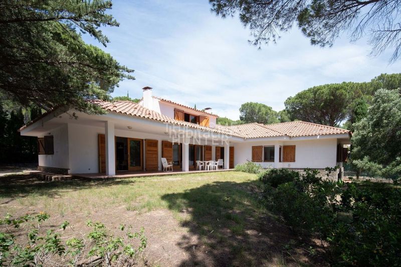 Foto 5729e240-05c1-4490-aeaa-7be408f53dd3. Casa  de lujo de 490 m2 con piscina y vistas en venta en port de la selva el en Port de la Selva (El)