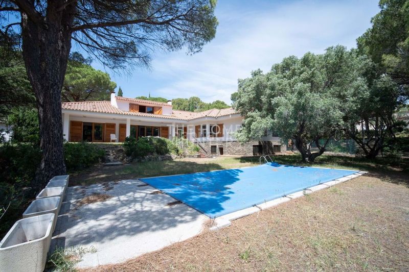 Foto 721f6b04-0455-4a7d-b9ac-e94f0ece4a98. Casa  de lujo de 490 m2 con piscina y vistas en venta en port de la selva el en Port de la Selva (El)