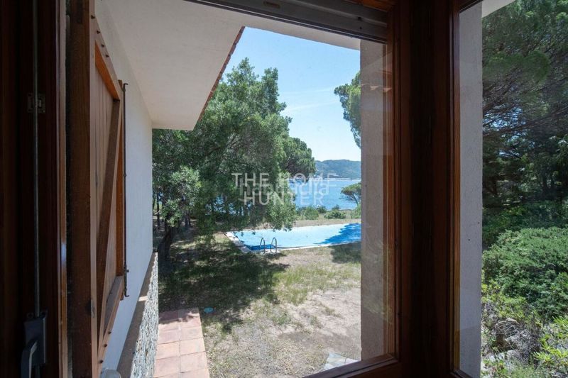 Foto 94286269-e950-4f1e-a3da-5d3c36e2a353. Casa  de lujo de 490 m2 con piscina y vistas en venta en port de la selva el en Port de la Selva (El)