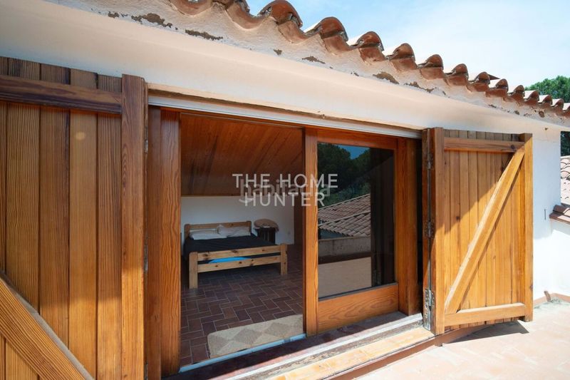 Foto 9ce92f44-fbb7-46b1-9d12-29a9f4e7b5a1. Casa  de lujo de 490 m2 con piscina y vistas en venta en port de la selva el en Port de la Selva (El)