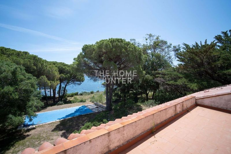 Foto ad89603b-cf96-4864-b321-82ea29f70f99. Casa  de lujo de 490 m2 con piscina y vistas en venta en port de la selva el en Port de la Selva (El)