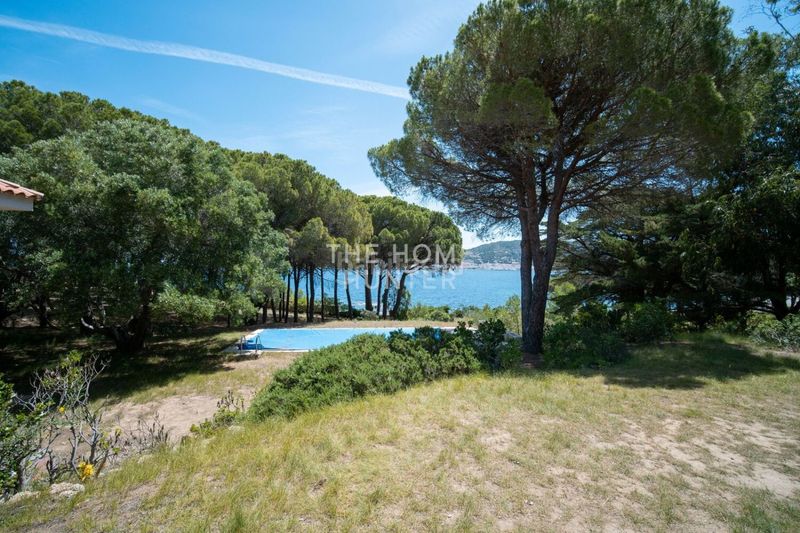 Foto d4df34d2-52cb-4e35-bdf1-f9b1e852cfba. Casa  de lujo de 490 m2 con piscina y vistas en venta en port de la selva el en Port de la Selva (El)