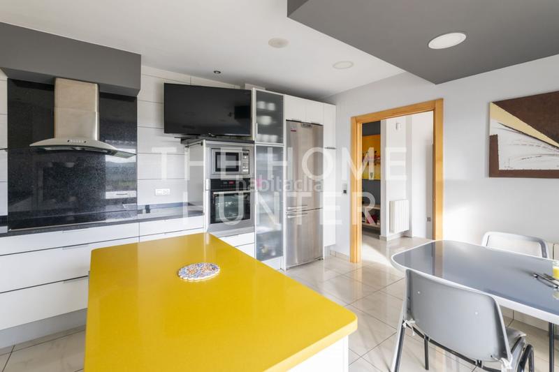 Foto 6ba88699-b0b3-41a5-b5fa-9be19de902e4. Casa  de 267 m2 con vistas en venta en Ordis