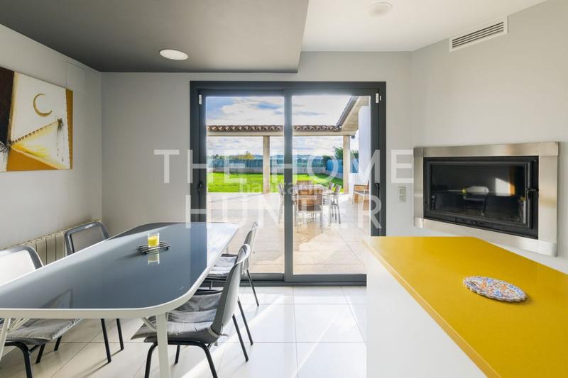 Foto 7130bd2e-c593-431c-ae1f-668c168f32ac. Casa  de 267 m2 con vistas en venta en Ordis