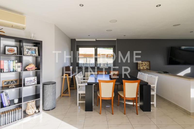 Foto c738510e-0677-4ff0-b17f-2657157a8d96. Casa  de 267 m2 con vistas en venta en Ordis