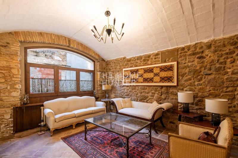 Foto 4aeb412b-56ba-4a6a-8b97-c8f3d914dcf2. Casa  de 342 m2 con vistas en venta en Rupià