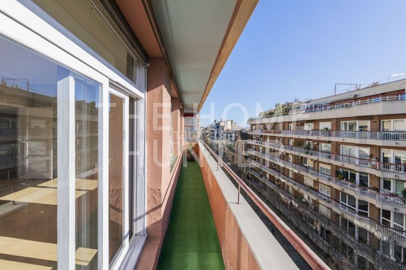 Foto a8fd77a8-0447-44b2-8ad2-afaeda743937. Piso  de 107 m2 en venta en la dreta de leixample, en Barcelona