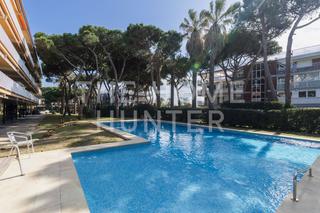 Pis a Gava Mar. Piso de 144 m2 con piscina, vistas y terraza en venta en gavà