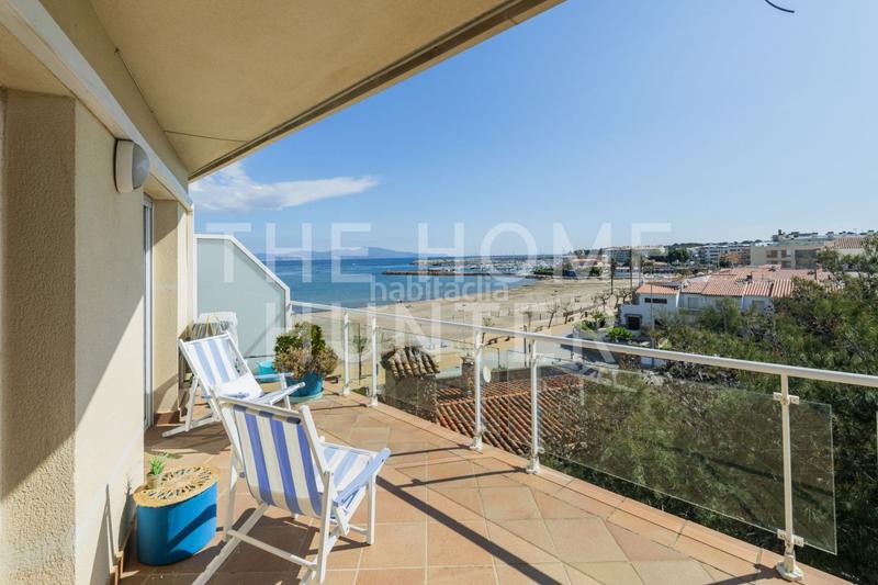 Foto 0087e3d7-ea24-4430-abbd-bba9e016ef16. Ático  de 133 m2 con terraza en venta en escala, l en Escala (L´)