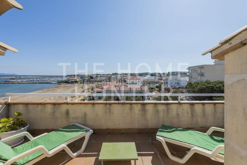 Foto 1885b8a7-d0c0-4287-8dd3-cfeb62f0fe56. Ático  de 133 m2 con terraza en venta en escala, l en Escala (L´)