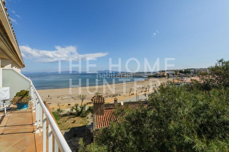 Foto b0607a5f-33cb-46d2-b874-f2b16e70f375. Ático  de 133 m2 con terraza en venta en escala, l en Escala (L´)